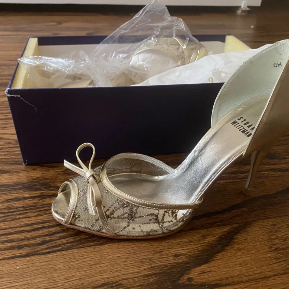 NEW Stuart Weitzman gold metallic dress shoes sandals heels 7.5 - Picture 2 of 7